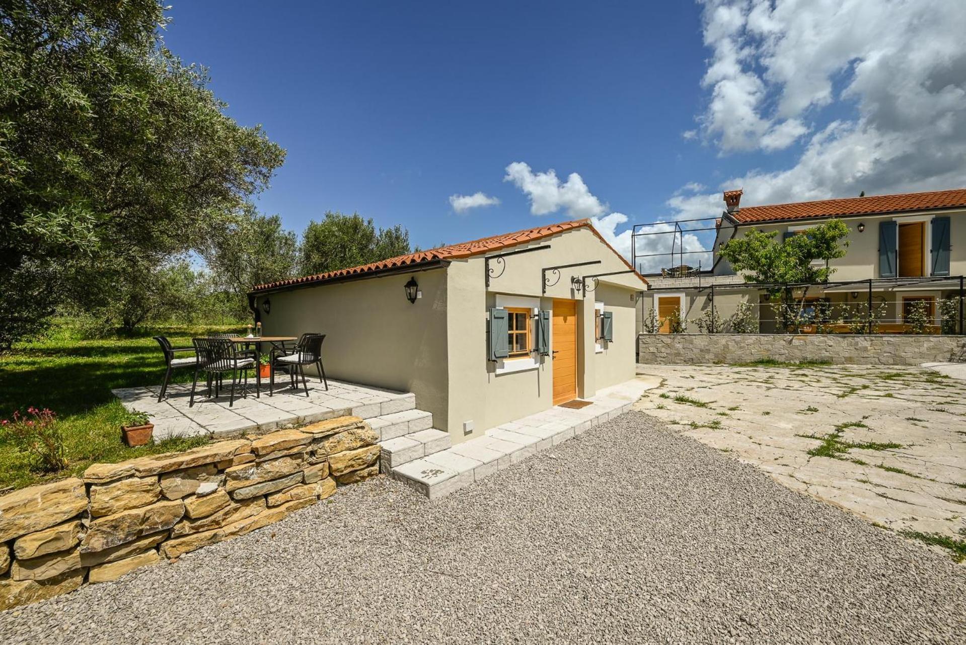 Medanni - Boutique House In Nature With Pool Apartment